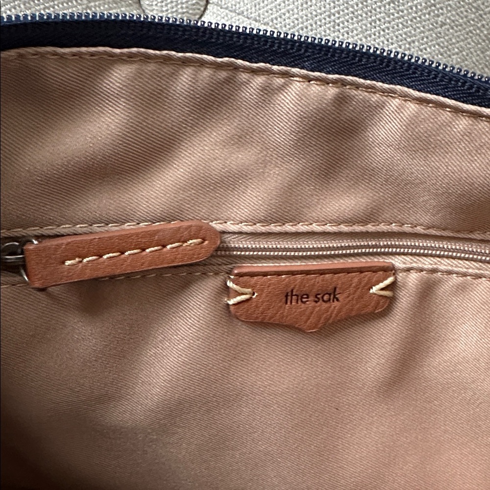 The Sak Esperato Hobo in Repreve EcoTwill Navy - Picture 12 of 13